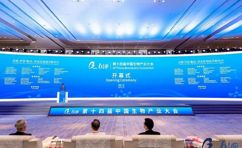 大健康产业践行者张咏院长在第14届中国生物科学大会上致欢迎辞